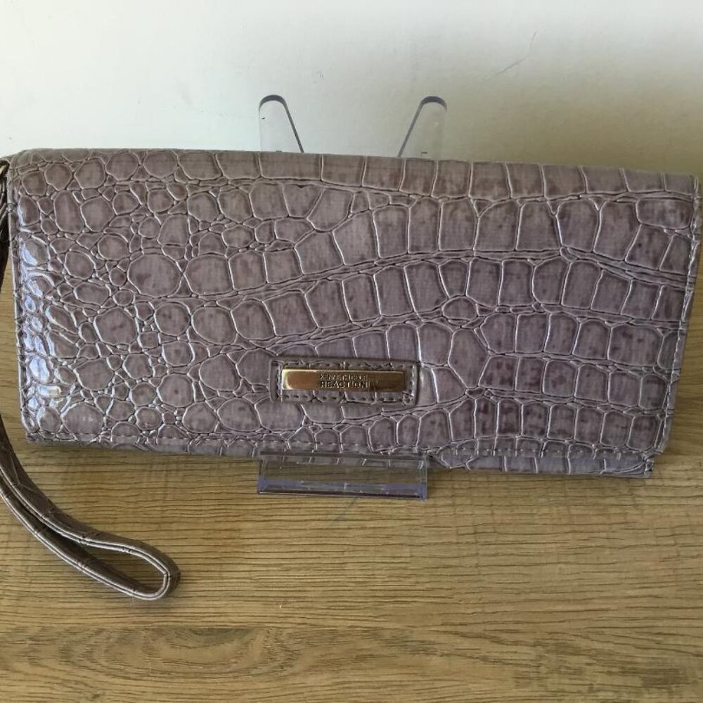 Kenneth Cole Reaction Purplish/Gray Crocodile Embossed Wristlet Clutch EUC